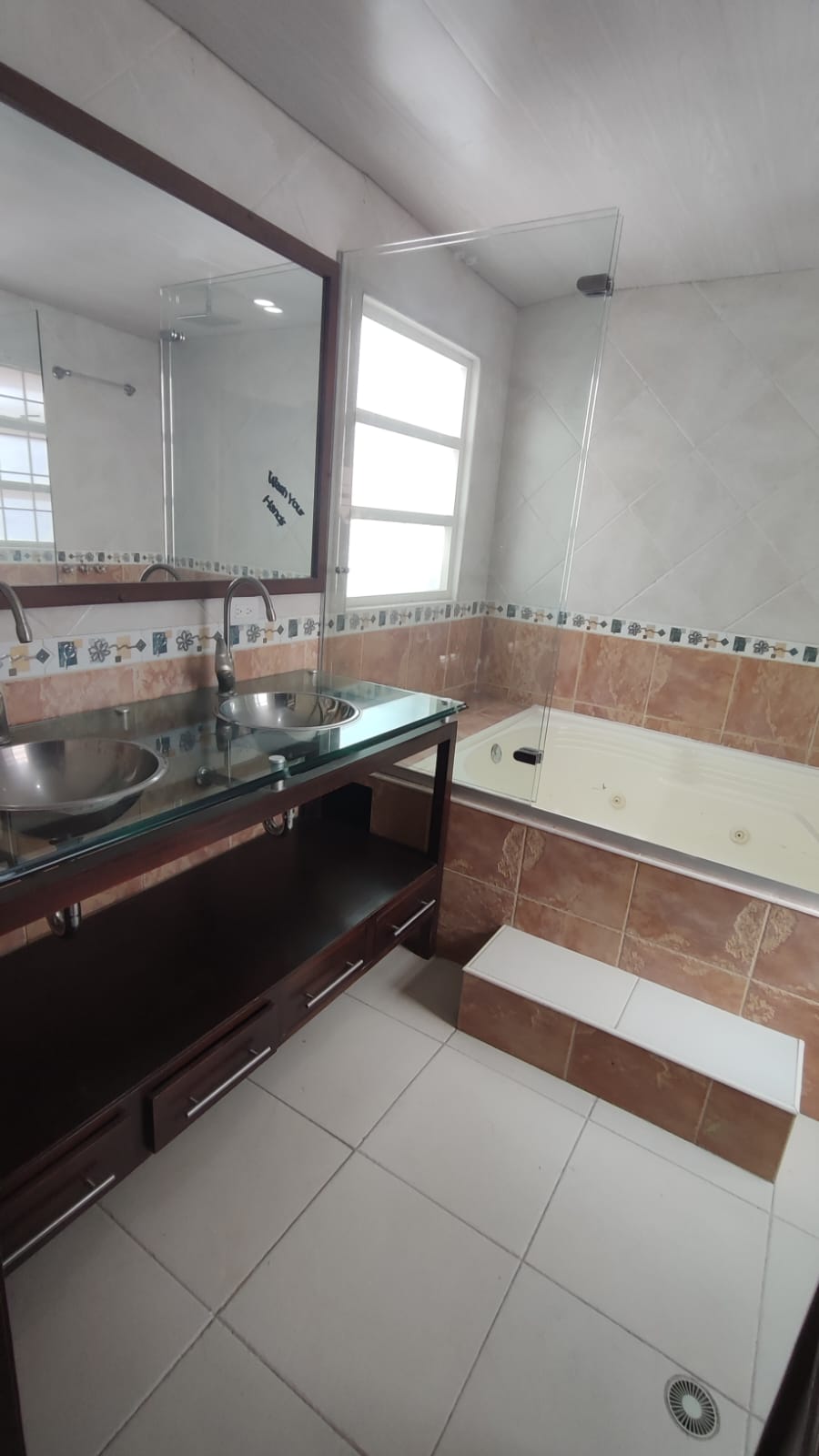 Casas en venta en Bogotá Remate Bancario Santa Barbara - Image 4